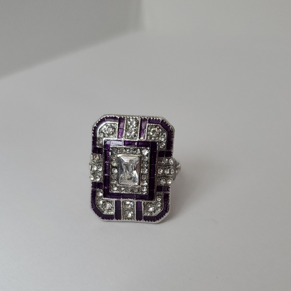 Elegant Purple and Silver Women's Ring (Costume Jewelry)